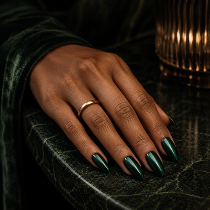 lunvona®Emerald Hour | Emerald Cat-Eye Medium Almond Press-On Nails